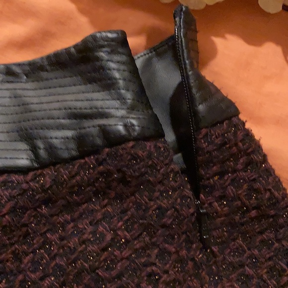 BCBG MINI SKIRT WITH WIDE WAIST BAND SIZE 10 - Picture 4 of 5